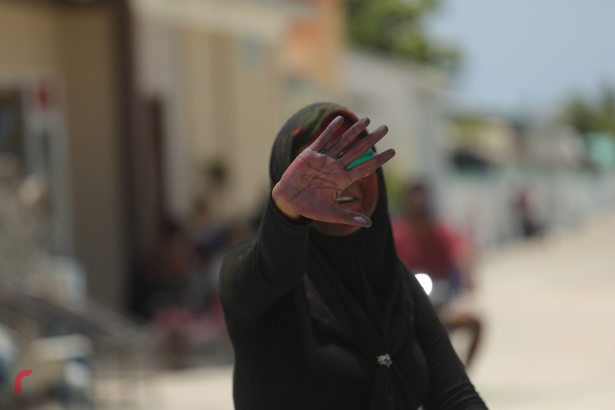 11 އޮގަސްޓު 2019/ ހއ.ހޯރަފުށި --އީދު ފާހަގަކުރުމުގެ ގޮތުން ރަށުގެ ކުދި ބޮޑު އެންމެން މަގުތަކަށް ނިކުމެ ކުލައާއި ފެން ޖަހަނީ-- ފޮޓޯ: ޝުއައިބް މުހައްމަދު