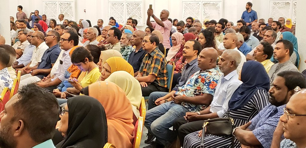 އެމްޑީޕީގެ މެމްބަރުންނާއި ރައީސް ނަޝީދު ބައްދަލުކުރެއްވުން -- ފޮޓޯ: ޓުވިޓަރ
