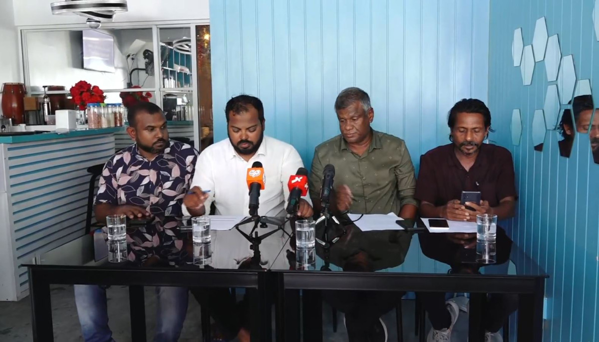 ޓެކްސީ ޑްރައިވަރުންގެ ކަންބޮޑުވުންތައް ހިއްސާ ކުރުމަށް ބޭއްވި ނޫސްވެރިންގެ ބައްދަލުވުން