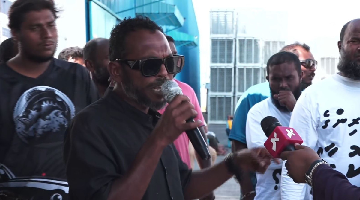 އައްޑޫގައި މަސްވެރިން ކުރަމުންދާ މުޒާހަރާ