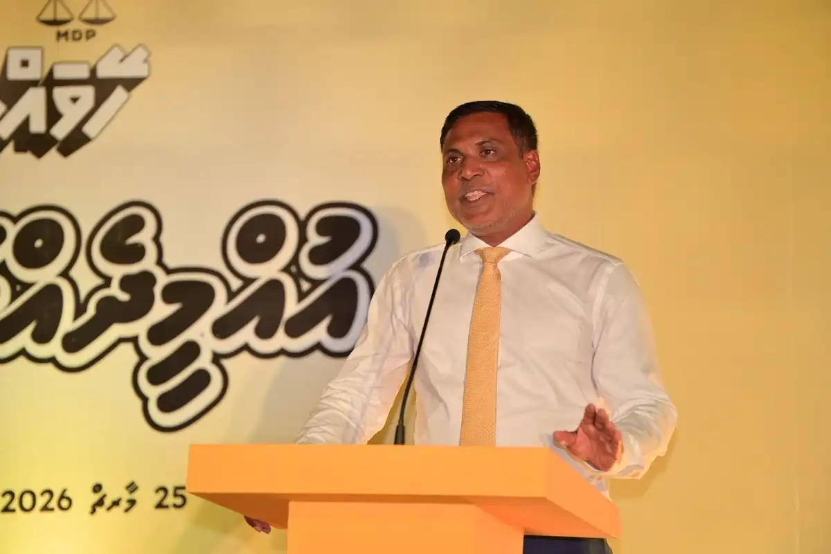 އައްޑޫ ހުޅުދޫ-މީދޫ "އުންމީދެއްގައި" ޖަލްސާގައި ރައްޔިތުންގެ މަޖިލީހުގެ ހުޅުމާލޭ ދެކުނު ދާއިރާގެ މެންބަރު ޑރ. އަހްމަދު ޝަމްހީދު ވާހަކަ ދައްކަވަނީ.