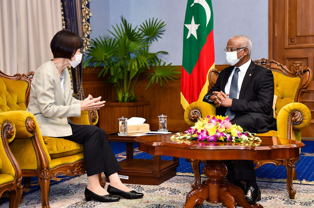 ޖަޕާން ސަރުކާރުން ދިވެހިރާއްޖެއަށް ކަނޑައަޅުއްވާފައި ހުންނަވާ ސަފީރު ރައީސުލްޖުމްހޫރިއްޔާގެ އަރިހަށް ވަދާޢީ ޒިޔާރަތް ކުރައްވައި ބޭއްވި ބައްދަލުވުން