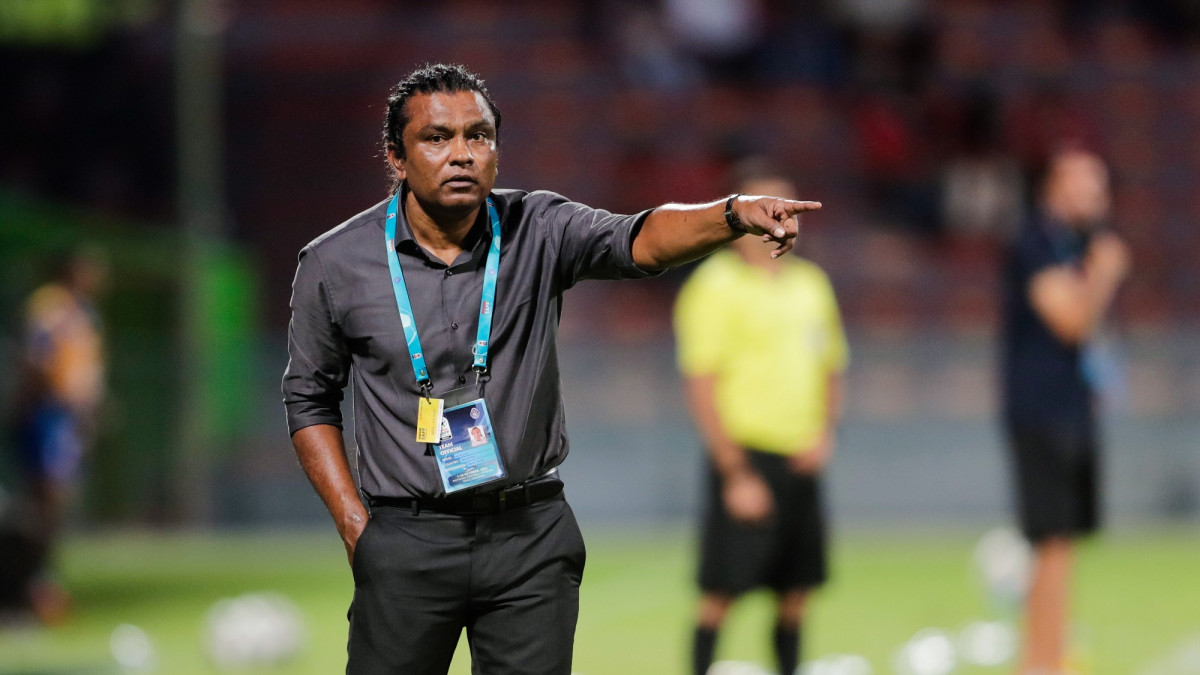 ނޭޕާލާއި ރާއްޖެ ބައްދަލުކުރި މެޗުގެ ތެރެއިން ގައުމީ ޓީމުގެ ކޯޗު އަލީ ސުޒޭން - ފޮޓޯ: އިމޭޖަސް.އެމްވީ