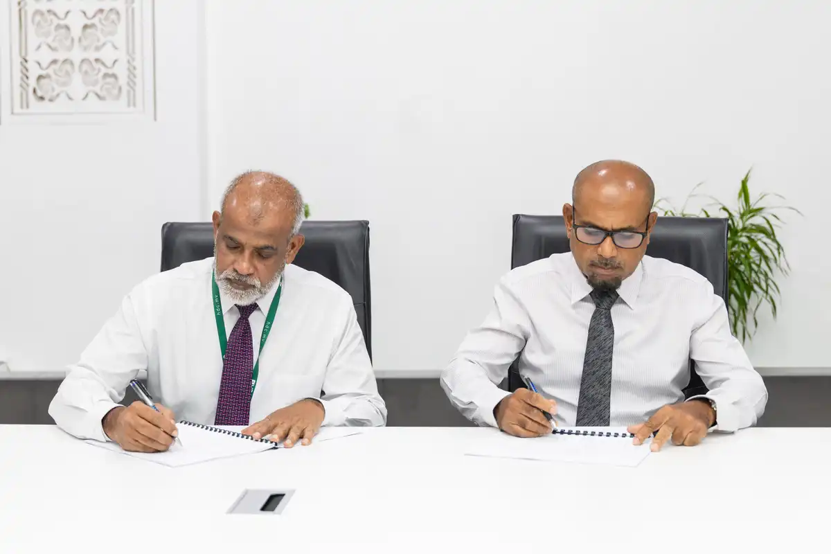 އިންތިޚާބާ ދިމާކޮށް އެއްވެސް މަޝްރޫއެއް ނުފަށާނެ ކަމަށް ރައީސް ވިދާޅުވެެފައިވަނިކޮށް ރައީސްގެ ބަސްފުޅާ ދެކޮޅަށް، 8 ރަށެއްގެ މަޝްރޫއުތައް ކުންފުނިތަކާ ހަވާލުކޮށްފި