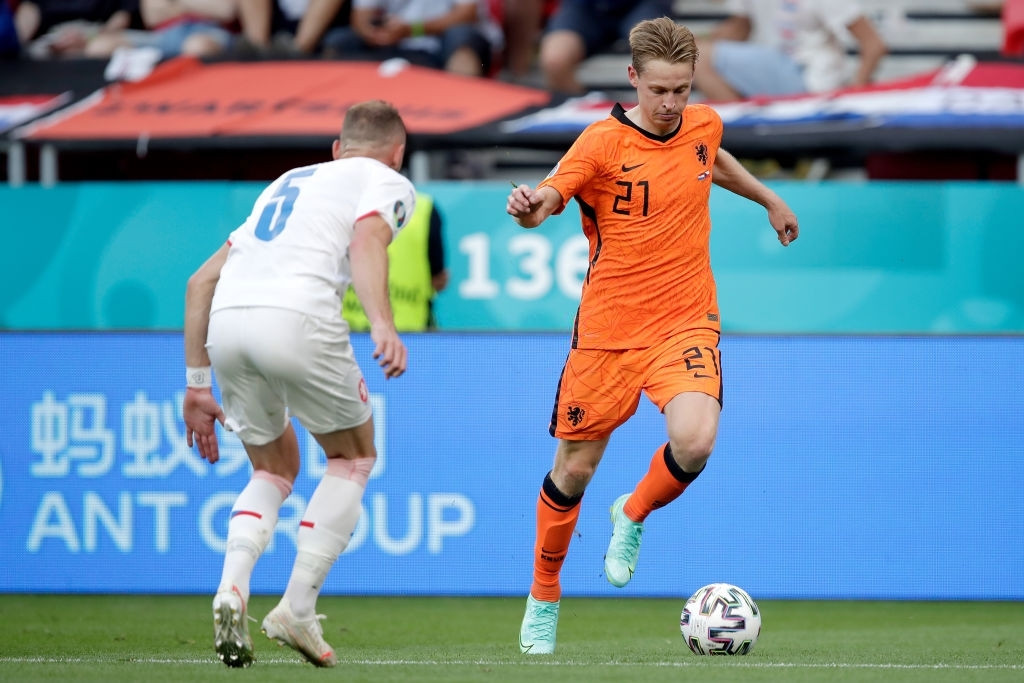 ނެދަލެންޑްސް އާއި ޗެކް ރިޕަބްލިކް ބައްދަލުކުރި މެޗުގެ ތެރެއިން - ފޮޓޯ: ގެޓީ އިމޭޖަސް