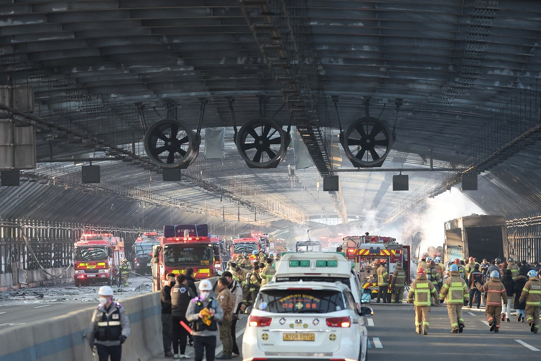 ދެކުނު ކޮރިއާގެ ހައިވޭއެއްގައި ހިނގި އަލިފާނުގެ ހާދިސާގައި ފަސް މީހުން ވަނީ މަރުވެފައި - ފޮޓޯ: ރޮއިޓަރސް