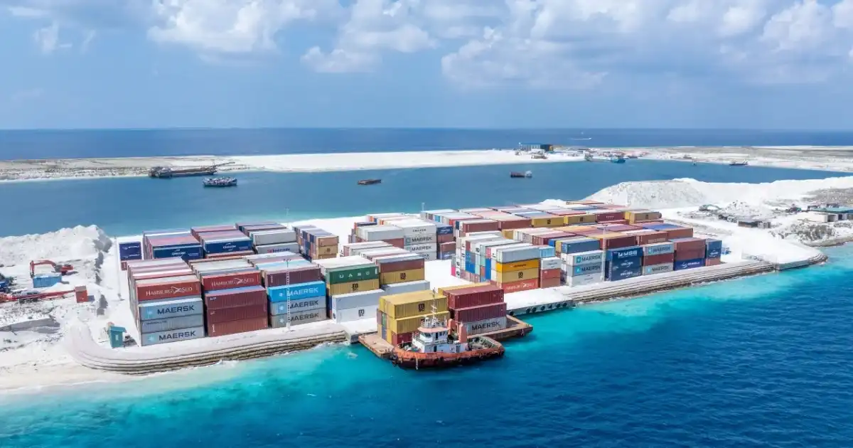 ތިލަފުށީގައި ހުންނަ ލޯކަލް ކޮންޓޭނަރު ޑީޕޯ: ވިޔަފާރި ބަނދަރު ތަަރައްގީކުރަނީ 10 ހެކްޓަރުގެ ބޮޑު ސަރަހައްދެއްގައި