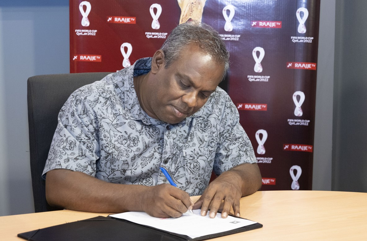 މުހައްމަދު ޝިޔާޒް (މޯހަން) ސޮއިކުރުން