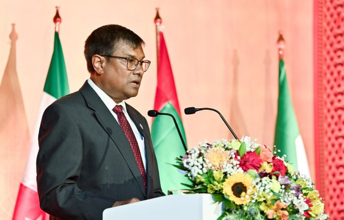 އުއްތަމަ ފަނޑިޔާރު، އަހުމަދު މުއުތަސިމް އަދުނާން
