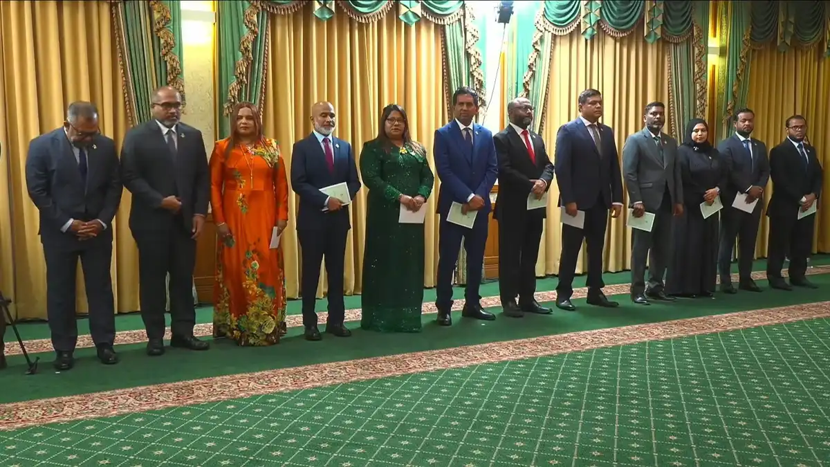 ރައީސް މުއިއްޒުގެ އާ ކެބިނެޓް ހުވާ ކުރެއްވުމަށް ރައީސް އޮފީހުގަ ބޭއްވި ރަސްމިއްޔާތުގެ ތެރެއިން