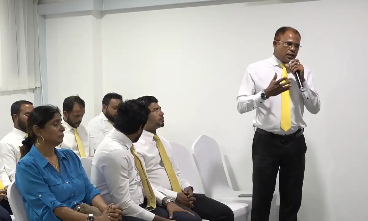 ނައިފަރު ދާއިރާގެ ކުރީގެ މެންބަރު އަބްދުﷲ ރަޝީދު ހޯމަ ދުވަހުގެރޭ ބޭއްވި އެމްޑީޕީގެ ގައުމީ މަޖިލީހުގެ ބައްދަލުވުމުގައި ވާހަކަދައްކަވަނީ