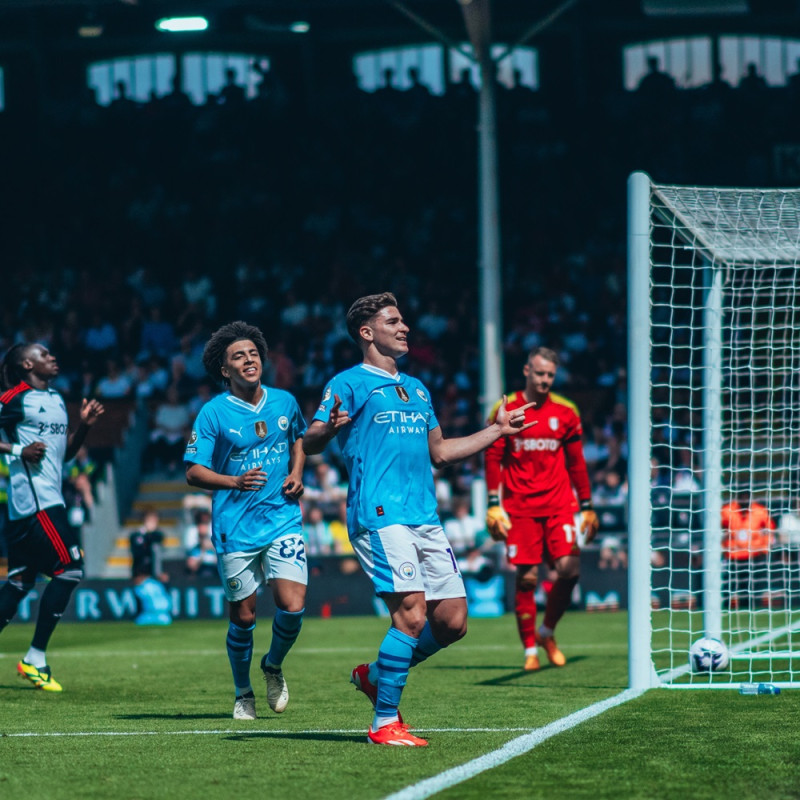 ެމެޗުގައި ލަނޑުޖެހުމަށްފަހު ސިޓީގެ ކުޅުންތެރިން އުފާ ފާޅުކުރަނީ