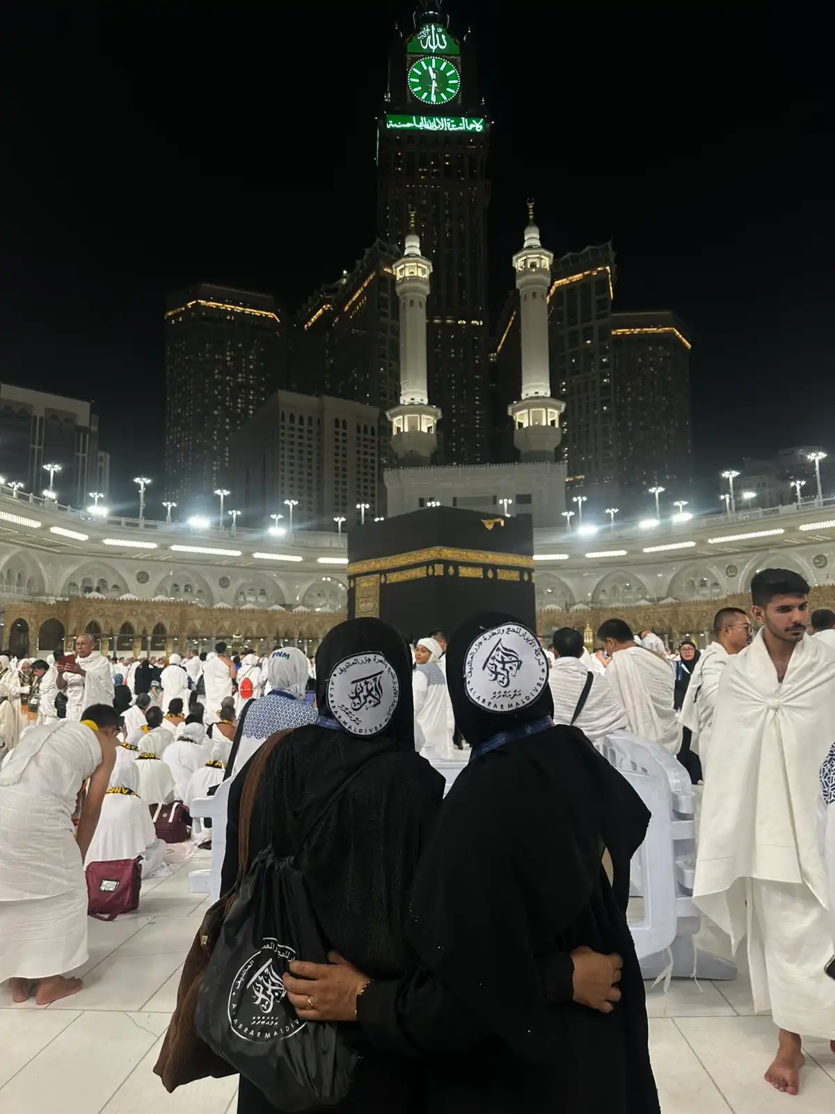 އަލް އަބްރާރް ގްރޫޕުގެ ހަވާލުގައި އުމްރާއަށް ދިޔަ އުމްރާވެރިންތަކެއް.