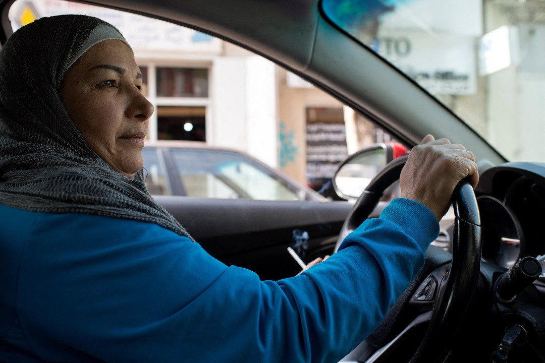 އަމަލް ދާބައުލް އޭނާ ކުއްޔަށް ނަގައިގެން އުޅޭ ކާރު ދުއްވަނީ