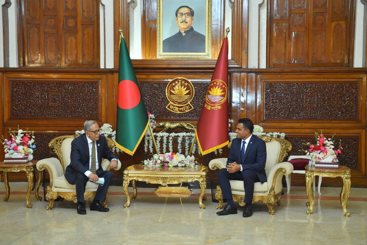 ރައީސުލްޖުމްހޫރިއްޔާގެ ނައިބު، ބަންގްލަދޭޝްގެ ރައީސްގެ އަރިހަށް އިޙްތިރާމުގެ ޒިޔާރަތް ކުރެއްވުމުގެ ތެރެއިން