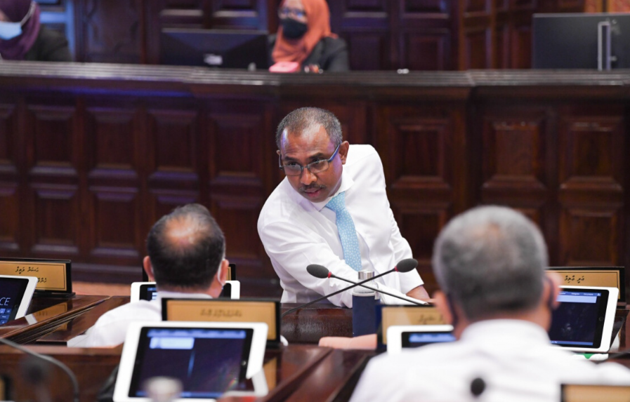 އެފްއޭއެމްގެ ފުރަތަމަ އިންތިޚާބީ ރައީސް އަދި މެދު ހެންވޭރު ދާއިރާގެ މެމްބަރު އަލީ އާޒިމް