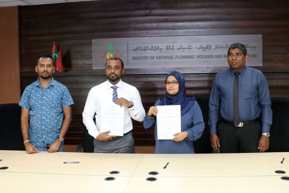 20 ރަށެއްގައި ކުނި މެނޭޖްކުރާ މަރުކަޒު ގާއިމުކުރުމުގެ އެއްބަސްވުމުގައި ސޮއިކުރުން