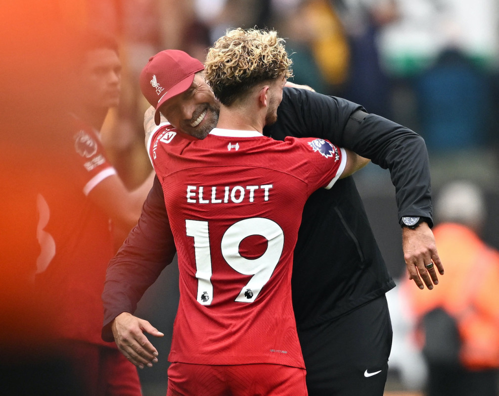 މެޗަށްފަހު ކޯޗު ކްލޮޕްއާއި އެލިއޮޓް އުފާފާޅުކުރަނީ: ފޮޓޯ-ރޮއިޓަރސް