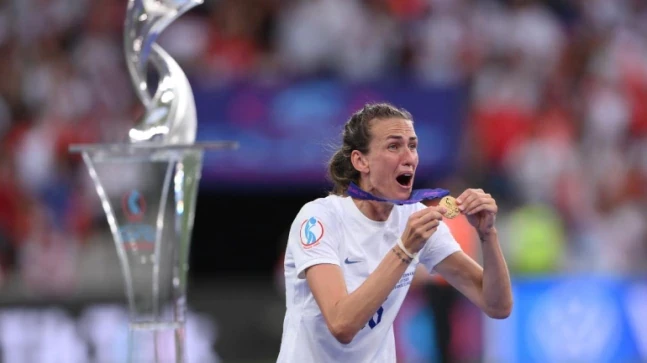 އިންގްލެންޑުގެ މިޑްފީލްޑަރު ޖިލް ސްކޮޓް