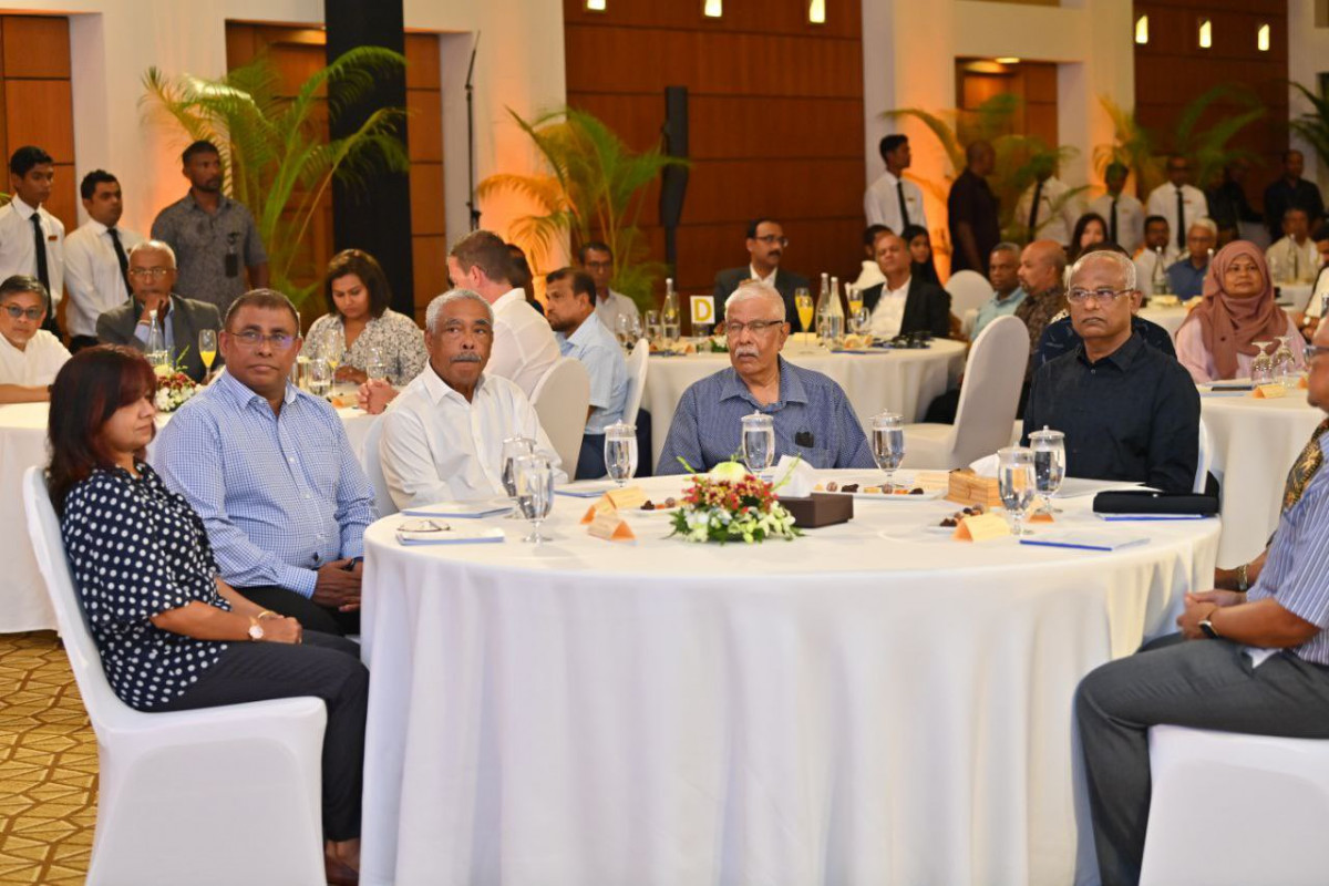 ރައީސުލްޖުމްހޫރިއްޔާ އިބްރާހީމް މުހައްމަދު ސޯލިހު ފަތުރުވެރިކަމުގެ އިސް ފަރާތްތަކާއެކު