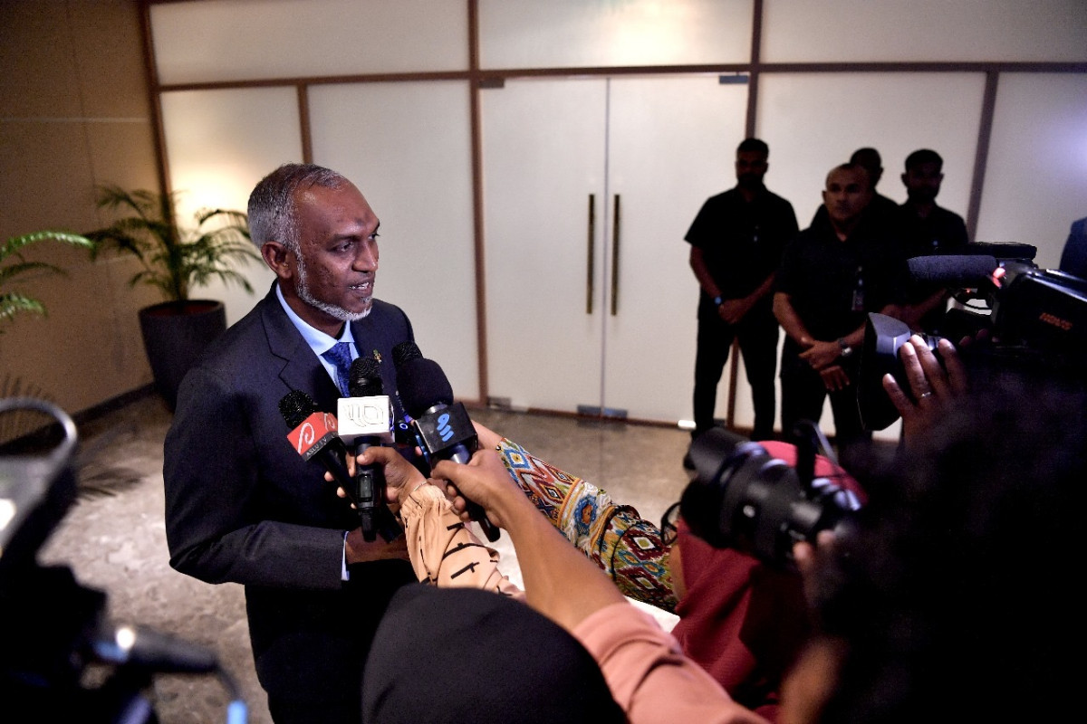 އދ ގެ އާންމު މަޖިލީހުގެ ޖަލްސާގައި ބައިވެރިވެ ވަޑައިގަތުމަށް ނިއުޔޯކަށް ފުރާވަޑައިގަތުމުގެ ކުރިން ރައީސް މުއިއްޒު ބައެއް މީޑިއާތަކާ ބައްދަލުކުރައްވަނީ