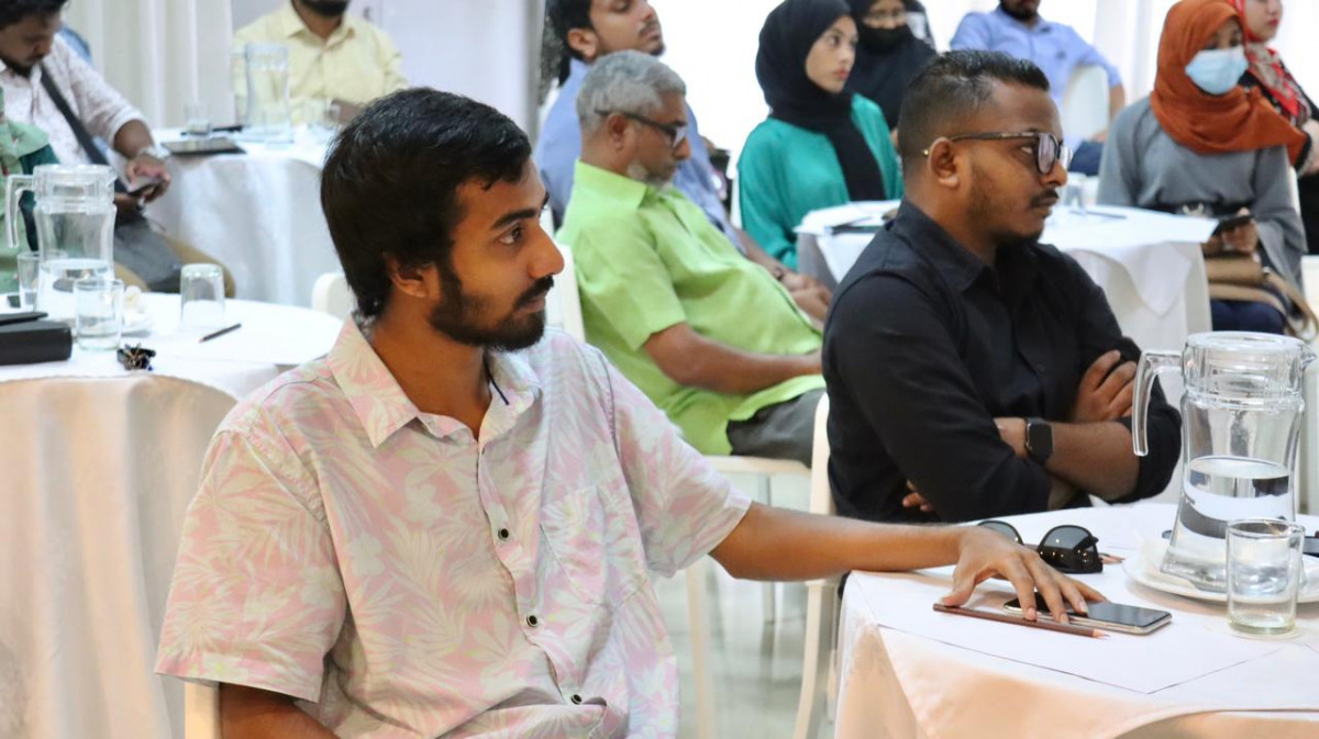 "ފައިނޭންޝަލް ޖަރނަލިޒަމް ވޯކްޝޮޕް" ގެ ތެރެއިން