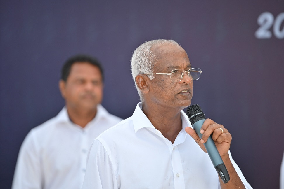 ރައީސް މާމެންދޫ ރައްޔިތުންނާ ބައްދަލުކުރައްވަނީ