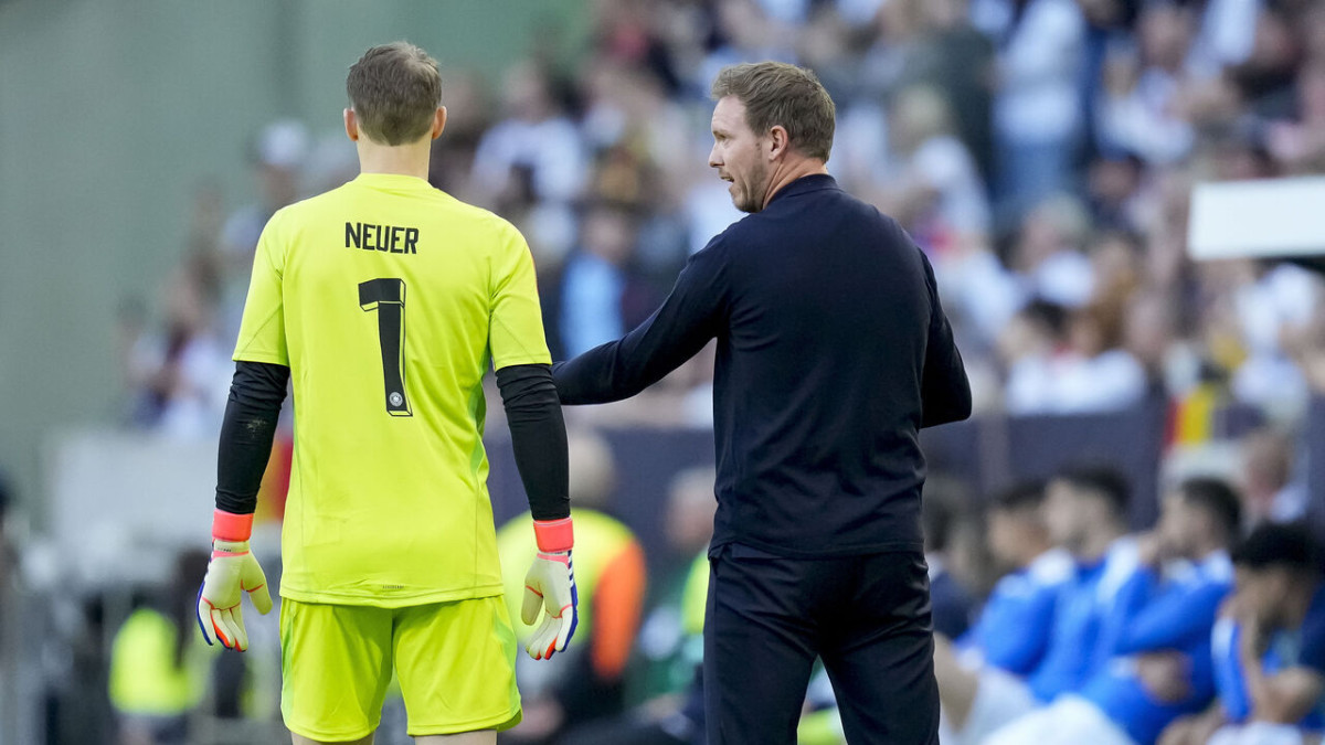 ޖަރުމަނު ޤައުމީ ޓީމުގެ ކޯޗު ނާގަލްސްމަން އަދި ގޯލު ކީޕަރު ނޯޔާ