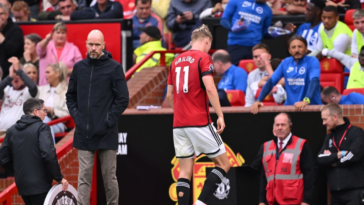 މެންޗެސްޓަރ ޔުނައިޓެޑުގެ ކޯޗު ޓެން ހާގް އަދި ހޮލުންޑް