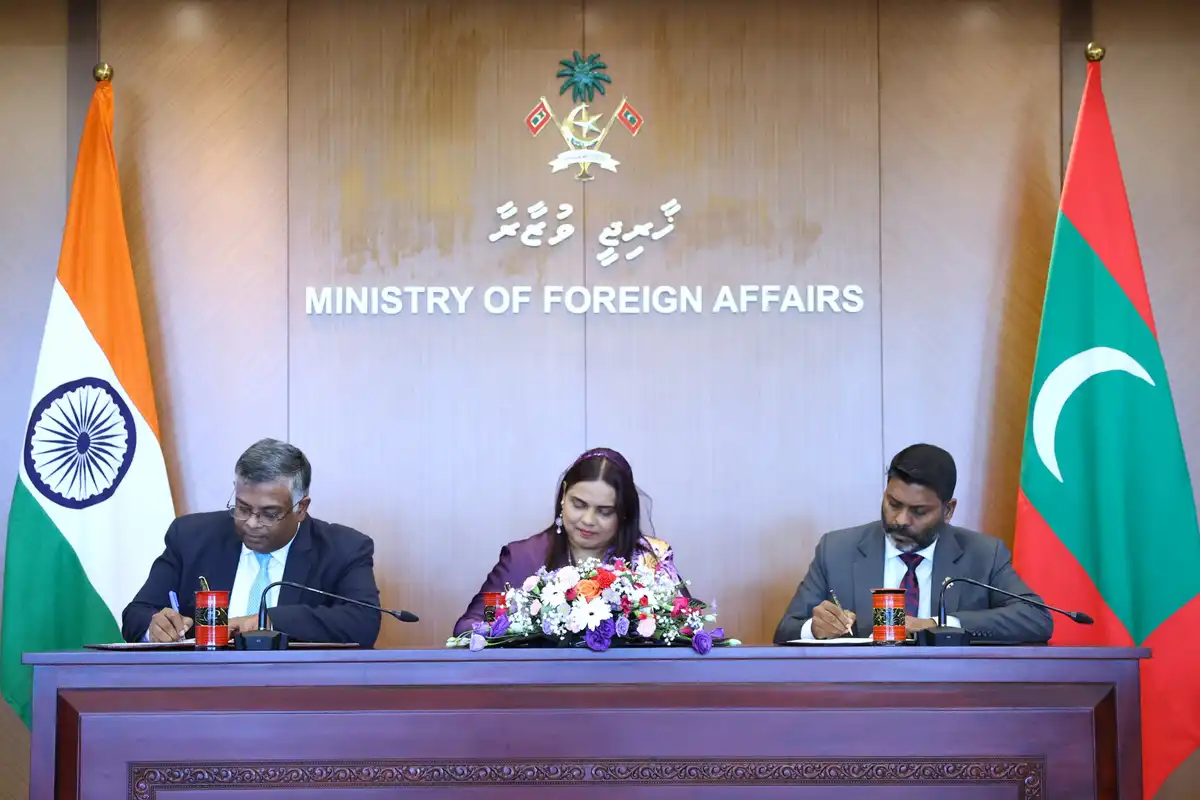 ރާއްޖޭގެ 42 ރަށެއްގައި ގާއިމުކޮށްފައިވާ ފިޓްނަސް އަދި ރެކްރިއޭޝަން ސެންޓަރުތަކަށް ބޭނުންވާ ސާމާނު ފޯރުކޮށްދިނުމާ ގުޅޭ ފަހުމުނާމާގައި ދިވެހިރާއްޖެއާއި އިންޑިއާއާ ދެމެދު ސޮއިކޮށްފި