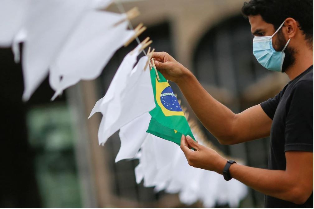 ކޮވިޑް-19 ގައި ބްރެޒިލްގައި މަރުވެދިޔަ މީހުންގެ ހަނދާނުގައި ކުރިޔަށް ގެންދިޔަ ހަރަކާތެއްގެ ތެރެއިން