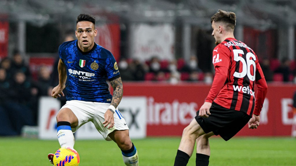 އިޓާލިއަން ކަޕުގެ ސެމީގައި އިންޓަ މިލާނާއި އޭސީ މިލާން ބައްދަލުކުރި މެޗުގެ ތެރެއިން