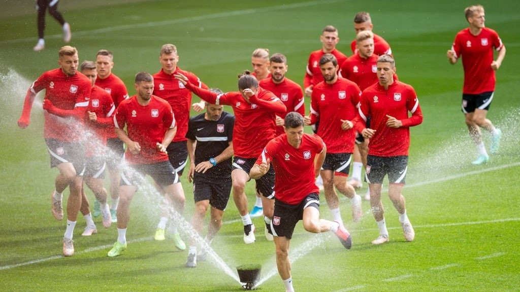 ސްލޮވާކިއާ މެޗުގެ ކުރިން ޕޮލެންޑުން ކުރިއަށްގެންދިޔަ ތަމްރީނުތަކުގެ ތެރެއިން