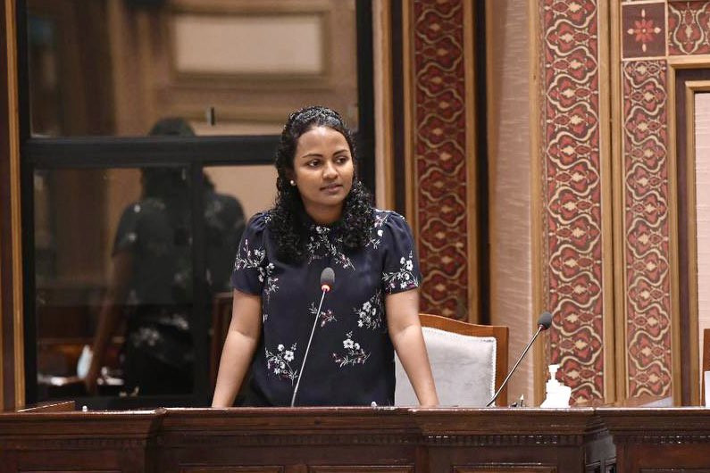 މިނިސްޓަރ އޮފް އެންވަޔަރަންމަންޓް، ކްލައިމެޓް ޗޭންޖް އެންޑް ޓެކްނޮލޮޖީ އާމިނަތު ޝައުނާއާ ސުވާލުކުރެއްވުން