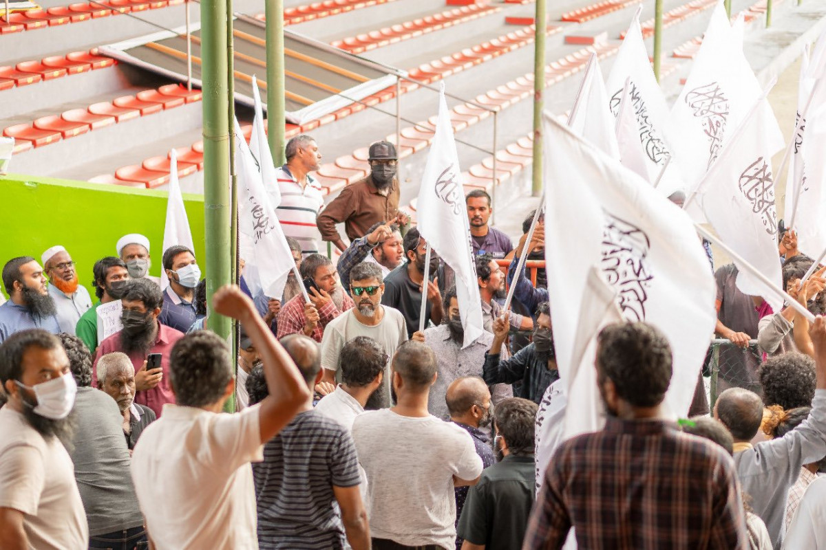 އިންޓަރނޭޝަނަލް ޔޯގާ ޑޭ ރާއްޖޭގައި ފާހަގަކުރުމަށް ބޭއްވި ޙަރަކާތުގެ ތެރެއިން ހިނގި ހަމަނުޖެހުން