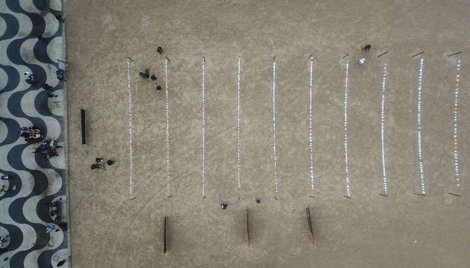 ބްރެޒިލްގައި ކޮވިޑް-19 ޖެހިގެން މަރުވި މީހުންގެ ހަނދާނުގައި ހަދާފައިވާ ތަނެއް