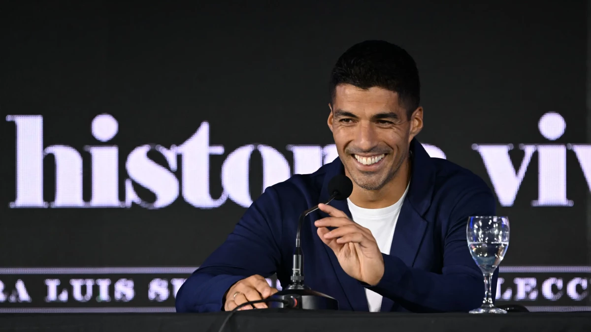 އުރުގުއޭ އަށް ކުޅެމުން އައި ލުއިސް ސުއަރޭޒް