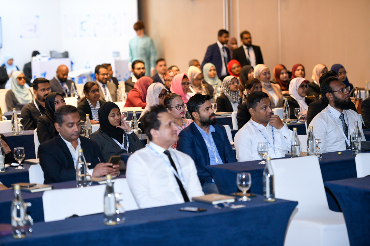 ބްރެއިން އެންޑް ސްޕައިން ކޮންފަރެންސް ނިންމާލުން