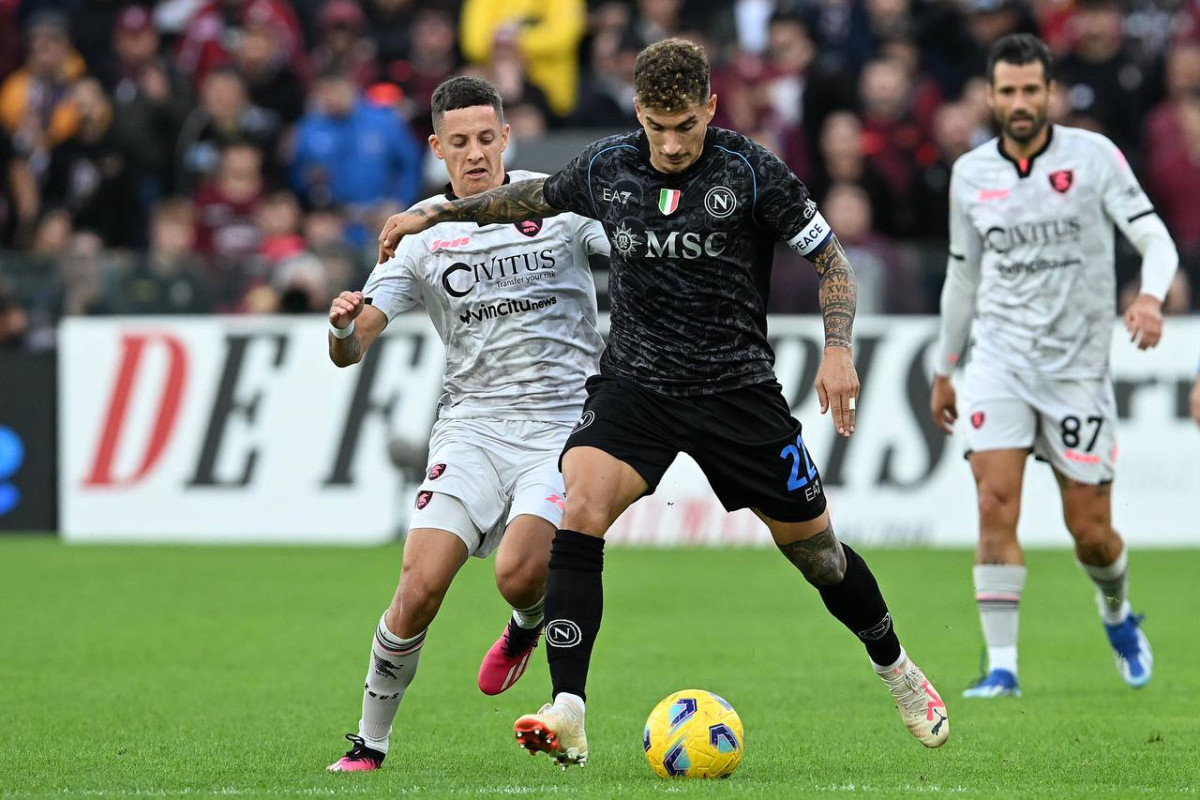 އިޓާލިއަން ލީގުގައި ނަޕޯލީން ކުޅުނު މެޗުގެ ތެރެއިން