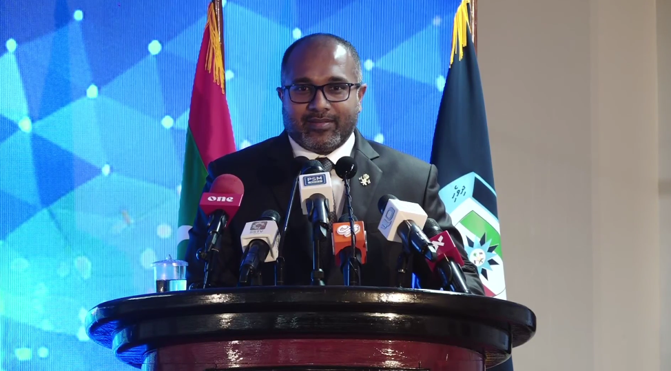 ފުލުހުންގެ ޚިދުމަތުގެ ކުރިއަށް އޮތް ފަސް އަހަރުގެ ސްޓްރެޓެޖިކް ޕްލޭން އިފްތިތާހު ކުރި ރަސްމިއްޔާތުގައި ހޯމް މިނިސްޓަރު އަލީ އިހުސާން ވާހަކަދައްކަވަނީ