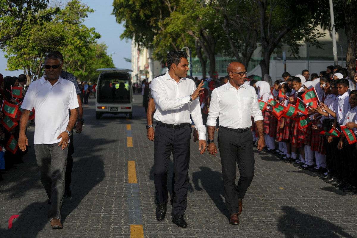 30 ޖުލައި 2019 -ބައިނަލްއަގްވާމީ ރަހުމަތްތެރިކަމުގެ ދުވަސް ފާހަގަކުރުމުގެ ގޮތުން ބޮޑުތަކުރުފާނު މަގުގައި ބޭއްވި އަތުގުޅާލުމަށް ނައިބުރައީސް ފައިސަލް ނަސީމް ވަޑައިގަންނަވަނީ-- ފޮޓޯ: ޝުއައިބް މުހައްމަދު