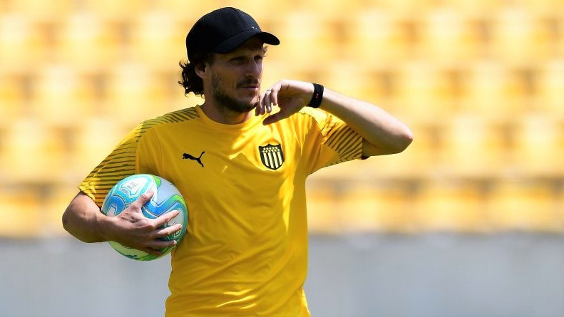 ޕެނަރޯލަށް އިރުޝާދުދިން ކުރީގެ މަޝްހޫރު ފޯވާޑް ޑިއޭގޯ ފޯލާން