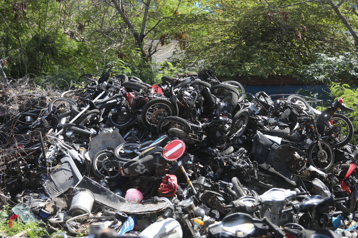 15 ޖޫން 2019 -- ޓޯކޮށްފައިވާ ބައެއް ވެހިކަލްތައް-- ފޮޓޯ: ޝުއައިބް މުހައްމަދު