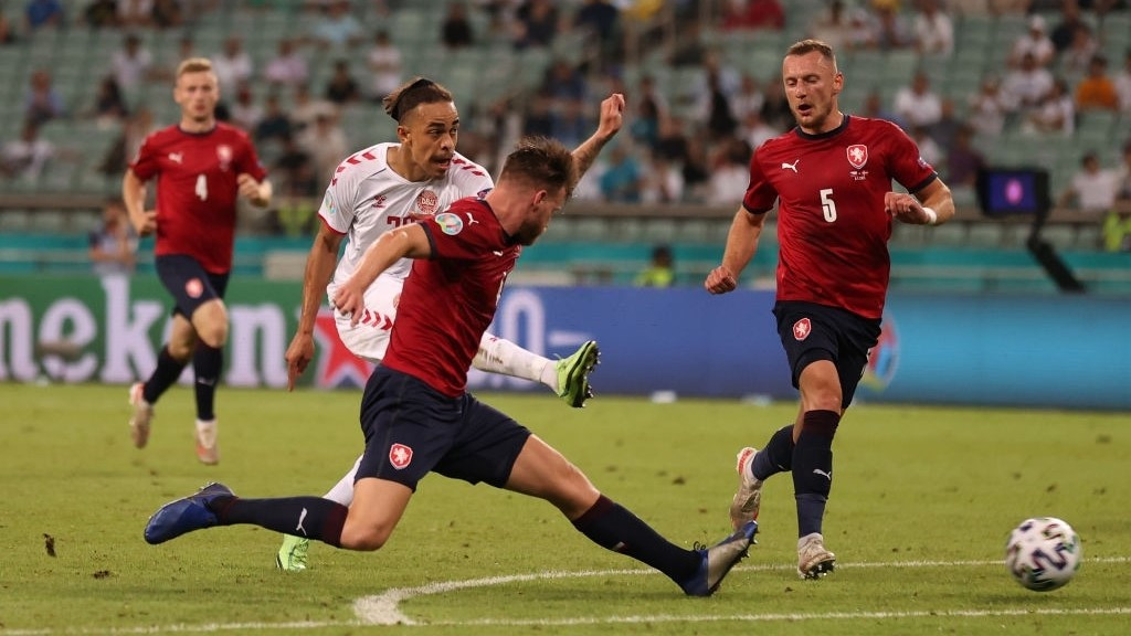 ޗެކް ރިޕަބްލިކާއި ޑެންމާކް ބައްދަލުކުރި މެޗުގެ ތެރެއިން - ފޮޓޯ: ގެޓީ އިމޭޖަސް 