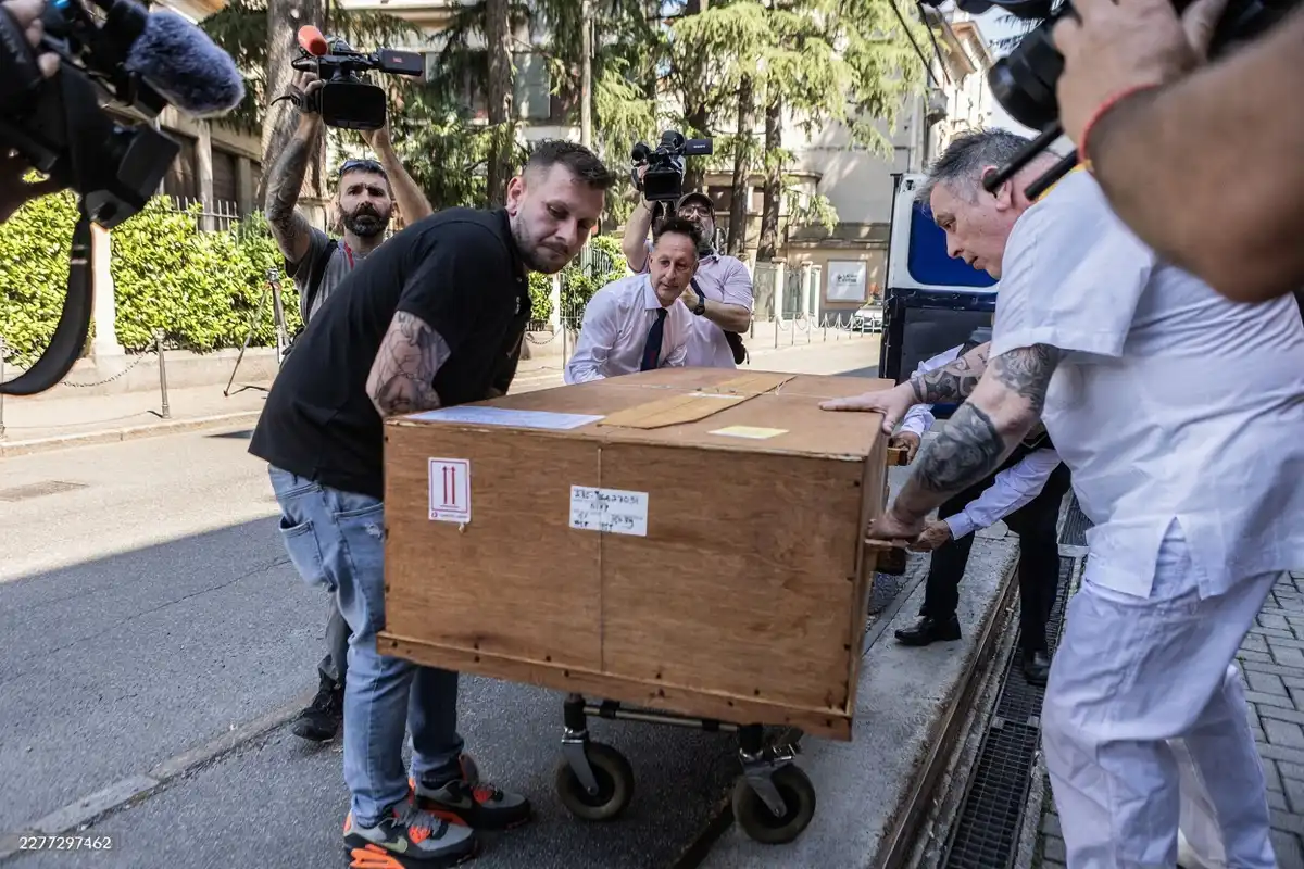 The bodies of four tourists who died in a diving accident in the Maldives have been repatriated to Italy. After arriving at Milan Malpensa Airport, the remains are being transported to the mortuary at the Sant'Antonio Abate Hospital in Gallarate.