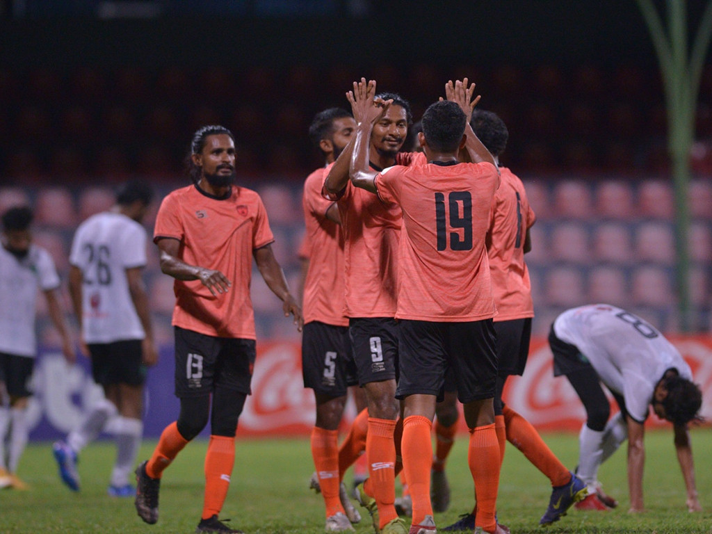 ލަނޑުޖެހުމަށްފަހު އީގަލްސް ކުޅުންތެރިން