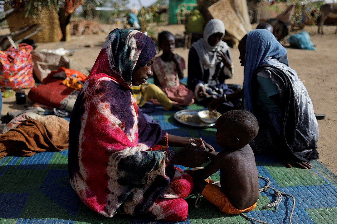 ހަނގުރާމަ ހޫނުވެ، ސޫދާނުގައި ކާބޯތަކެތީގެ ކަށަވަރުކަން ގެއްލިފައިވާ އެތައް ހާސް ބަޔަކު އެބަތިބި