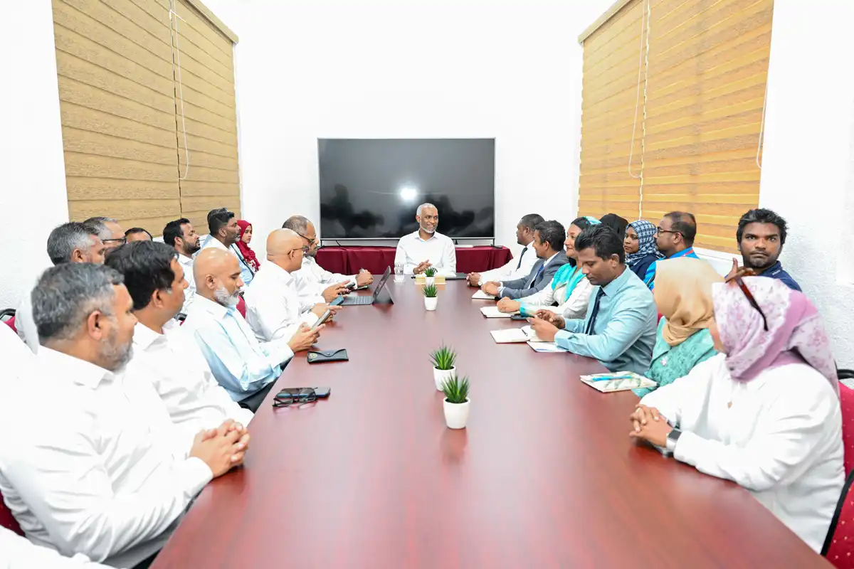 The President meets with the North Ari Atoll Ukulhas Island Council, the Women's Development Committee, and heads of local institutions.