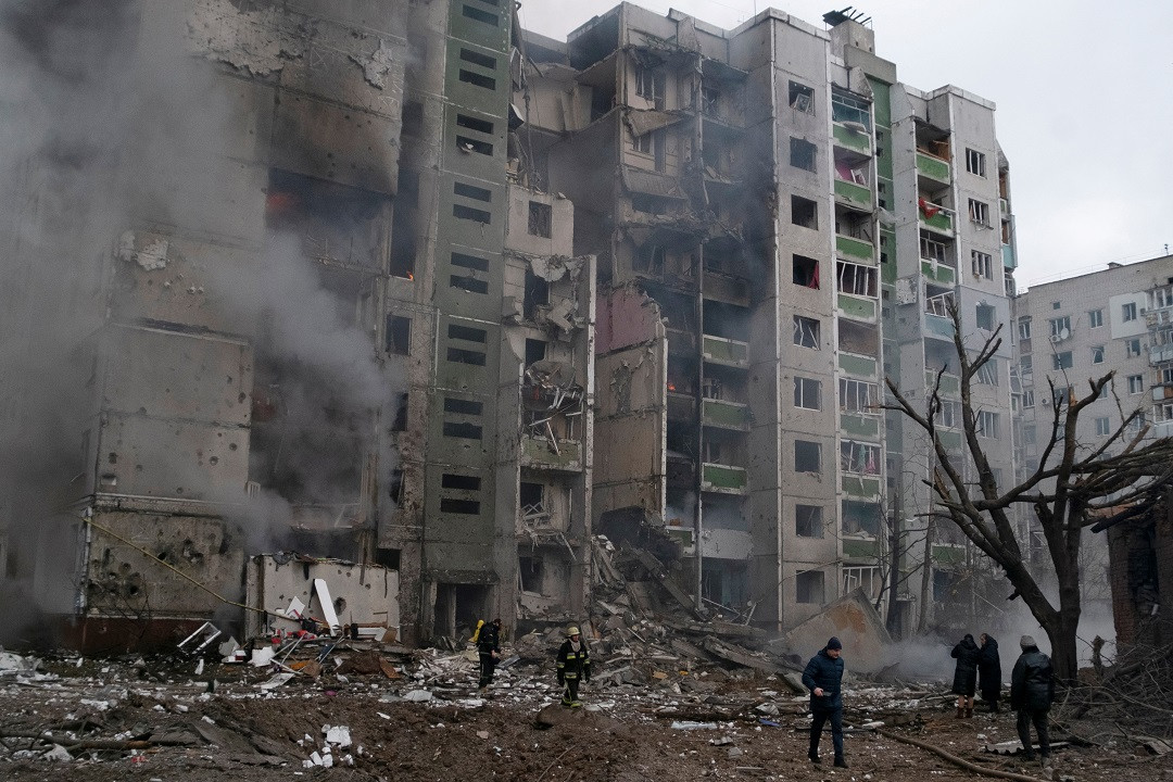 ރަޝިއާ ޔޫކްރެއިން ހަނގުރާމަ: ހަނގުރާމައިގެ ތެރޭގައި ގޮއްވާލާފައިވާ ޔޫކްރެއިންގެ އާންމުން ދިރިއުޅޭ އެޕާޓްމެންޓް ކޮމްޕްލެކްސްއެއް