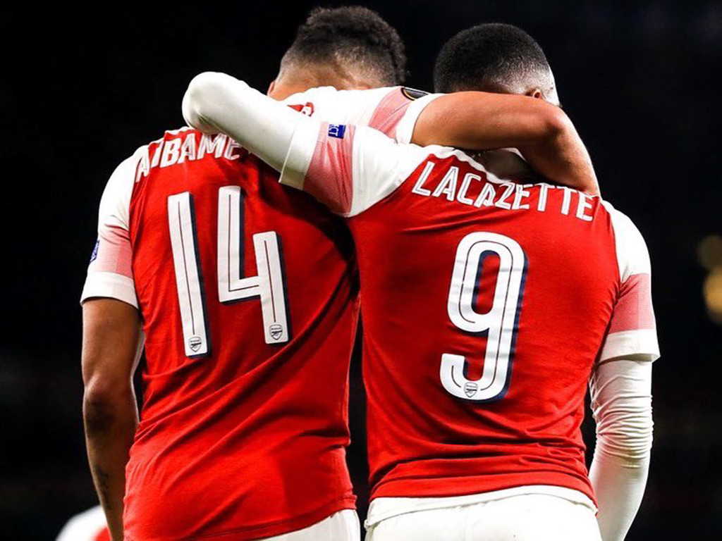 ލަކަޒޭޓް އޮބާމަތަންގއާއެކު އާސެނަލްގައި: ފޮޓޯ-ލަކަޒޭޓް ޓްވީޓަރ